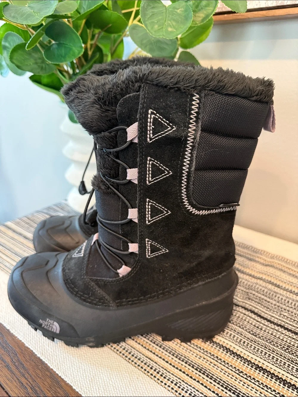North Face Youth Girls Black Winter Snow Boots Faux Fur Lined Heat Seeker Size 4